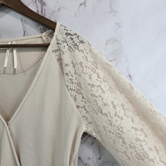 By Anthropologie Shirt Womes Large Cream Lace Sleeve Balloon Faux Wrap Sweater - Picture 13 of 15